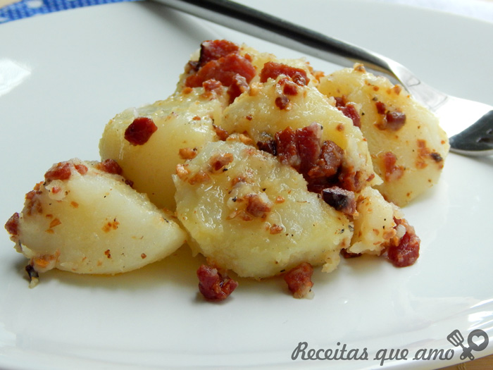 Batata com bacon e alho