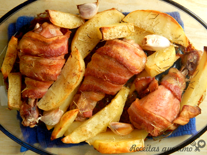 Frango assado com bacon