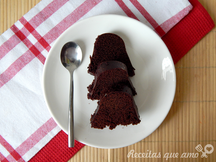 Bolo de chocolate de microondas