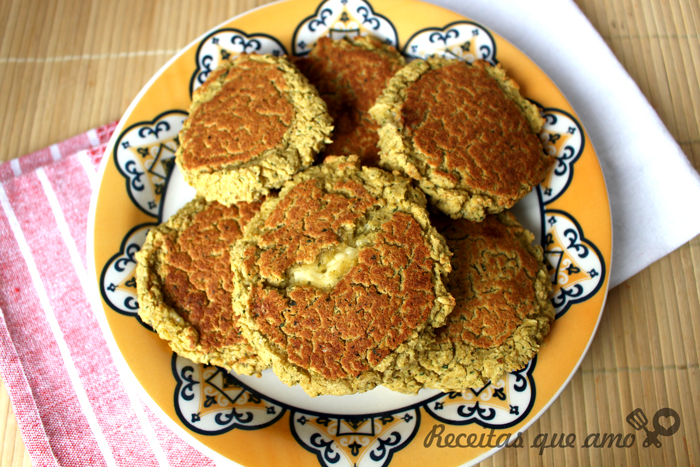 Bolinho de grão de bico com gorgonzola