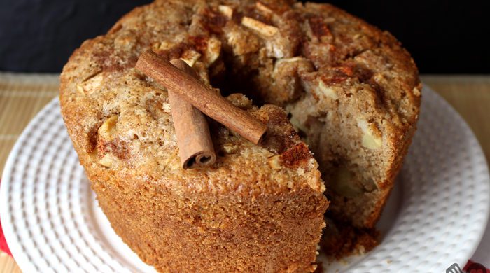 Bolo de maçã, canela e aveia