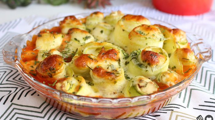 Rolinho de abobrinha com queijo