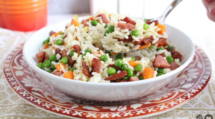 Arroz de calabresa rápido e fácil