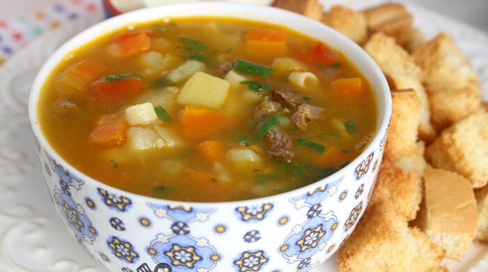 Sopa de carne com legumes