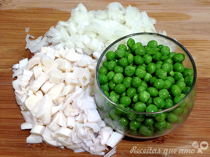 Ervilha, palmito e cebola