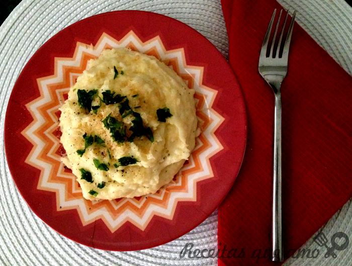 Purê de batatas com provolone