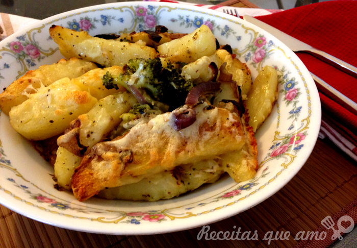 Batatas com brócolis no forno