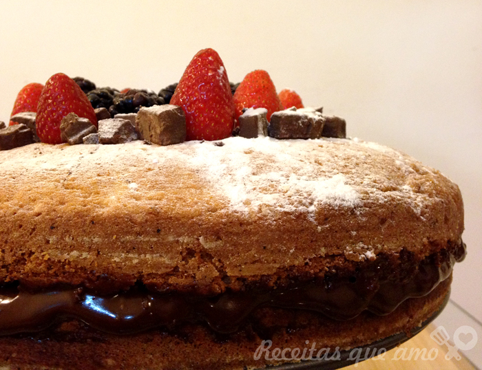 Naked cake de baunilha com chocolate