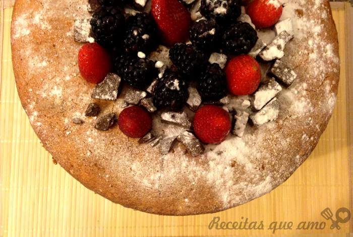 Naked cake de baunilha com chocolate