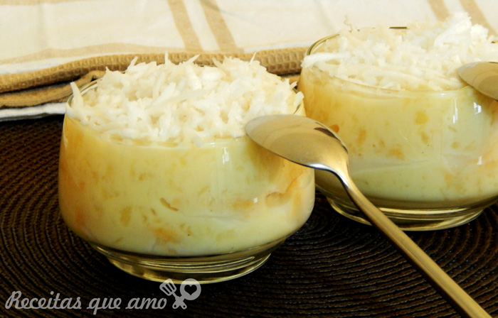 Pavê de abacaxi com coco