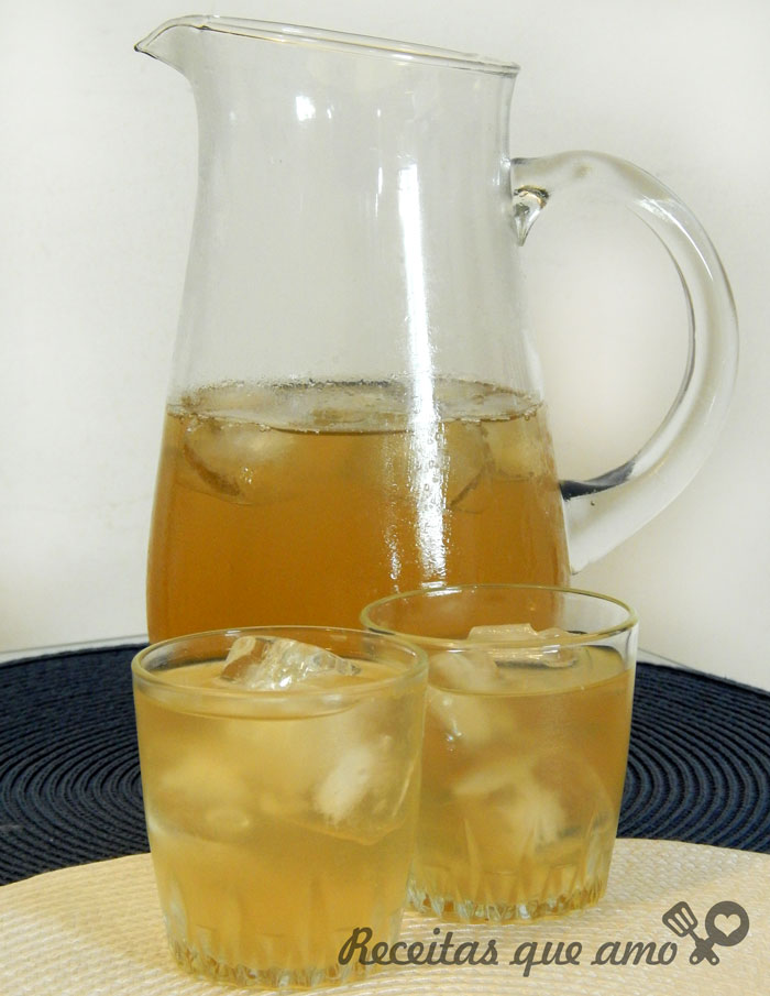 Chá gelado de abacaxi