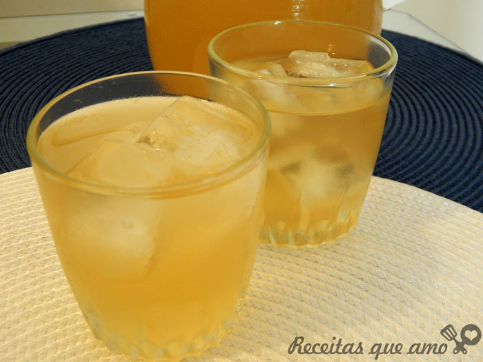 Chá gelado de abacaxi