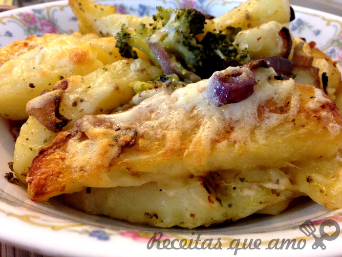 Batatas com brócolis no forno