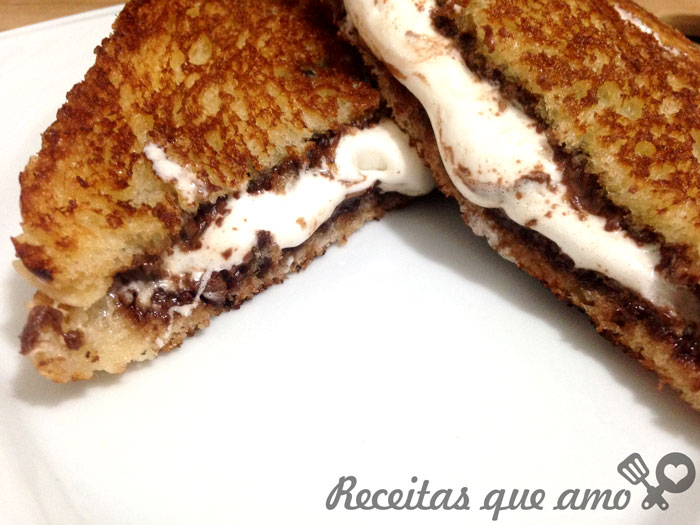 Sanduíche de Nutella e marshmallow Sanduíche de Nutella e marshmallow