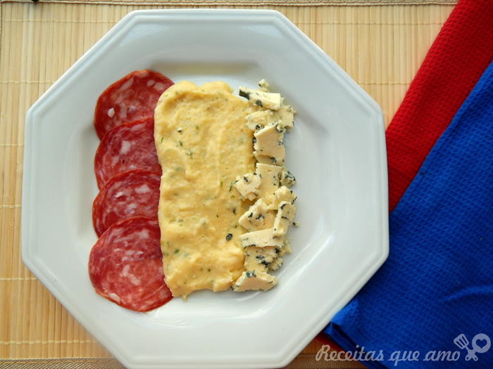 Polenta mole com gorgonzola