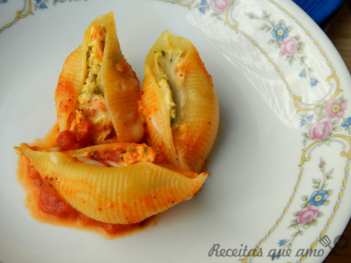 Conchiglione de frango com creamcheese