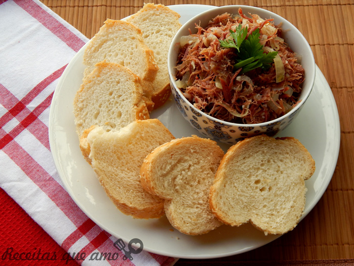 Carne seca acebolada