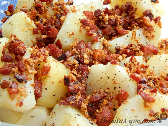 Batata com bacon e alho