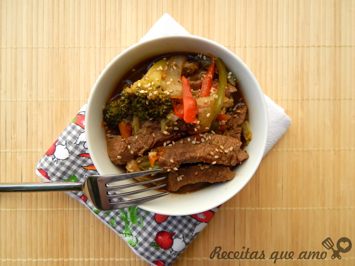Carne com legumes chinesa Carne com legumes chinesa