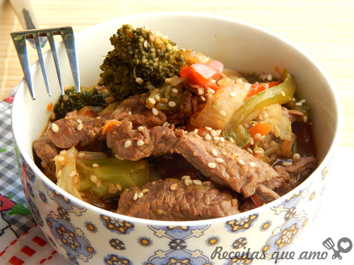 Carne com legumes chinesa Carne com legumes chinesa