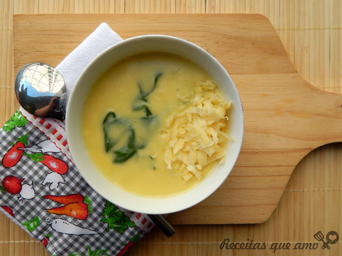 Caldo de mandioquinha com espinafre