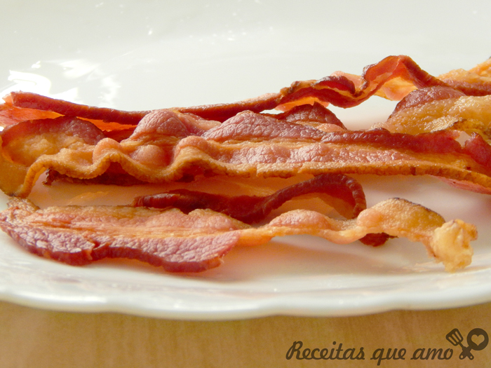 Bacon frito no microondas