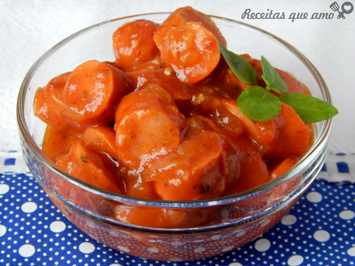Salsicha com molho de tomate Salsicha com molho de tomate