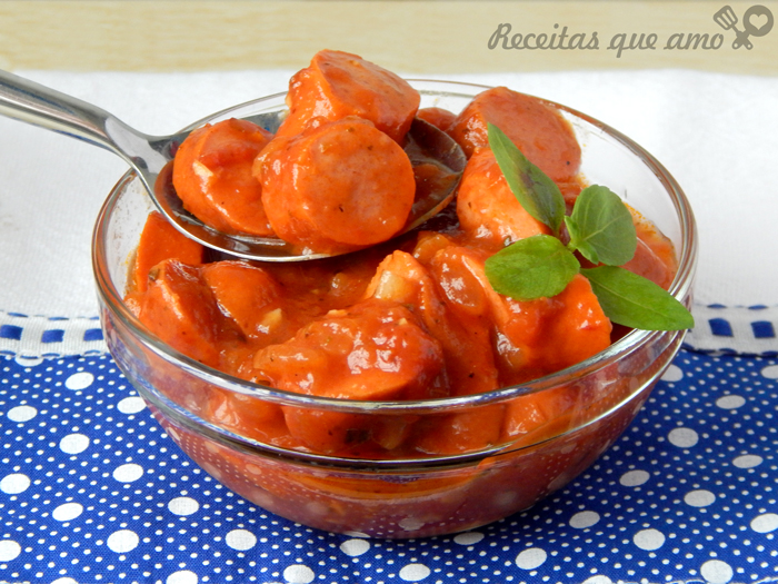 Salsicha com molho de tomate | Receitas que amo