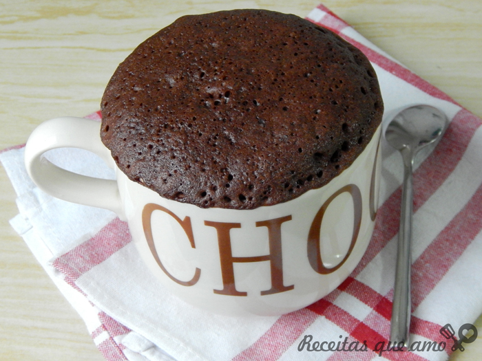 Bolo de caneca recheado