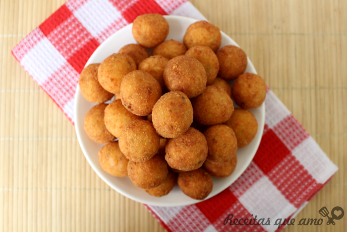 Bolinhas de queijo sem massa Bolinhas de queijo sem massa