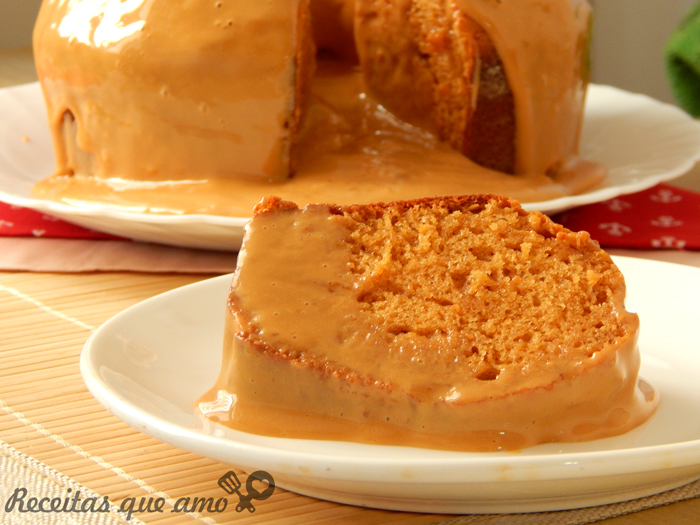 Bolo de doce de leite