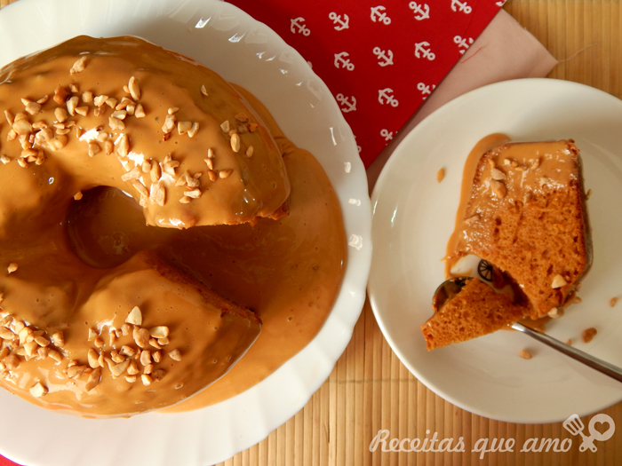 Bolo de doce de leite