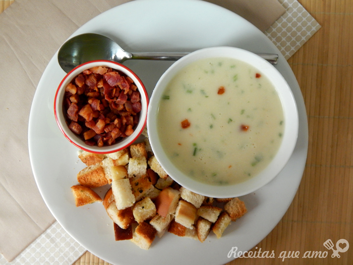 Sopa cremosa de batata com bacon