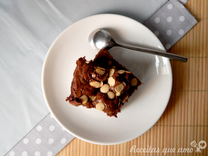 Brownie com chocolate branco