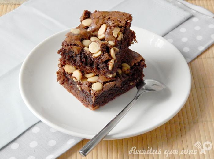Brownie com chocolate branco