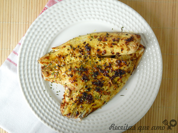 Filé de peixe grelhado na manteiga