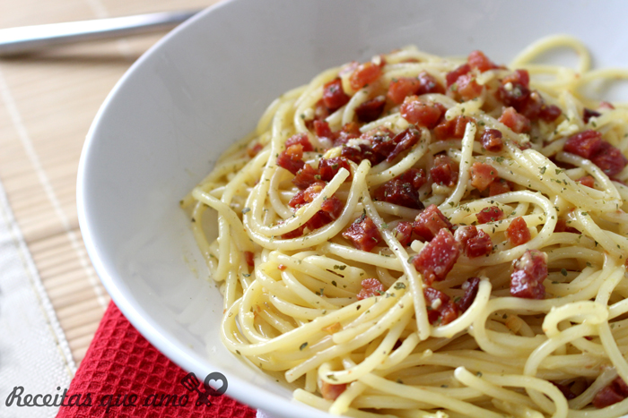 Receita de espaguete à carbonara Receita de espaguete à carbonara