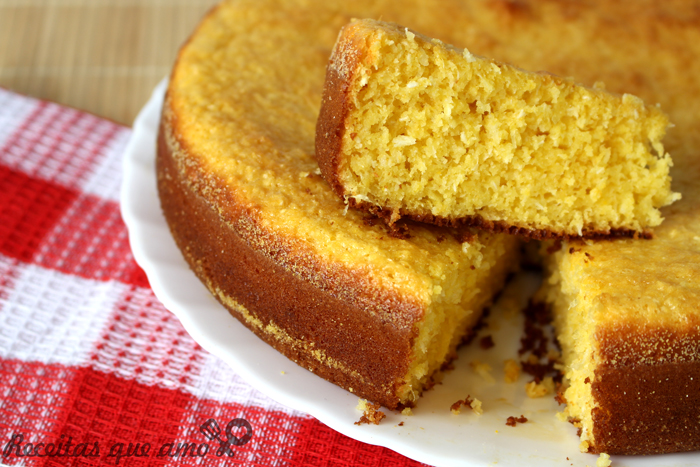 Bolo de milho com leite condensado