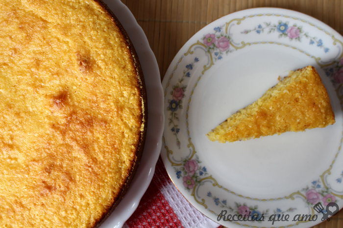 Bolo de milho com leite condensado