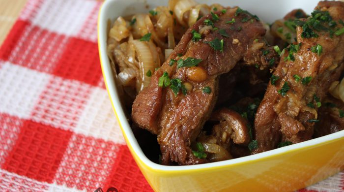 Costelinha de panela acebolada
