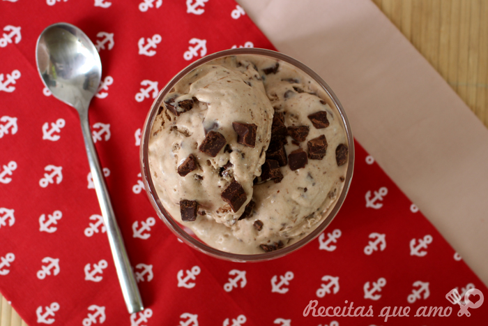 Sorvete de chocolate fácil
