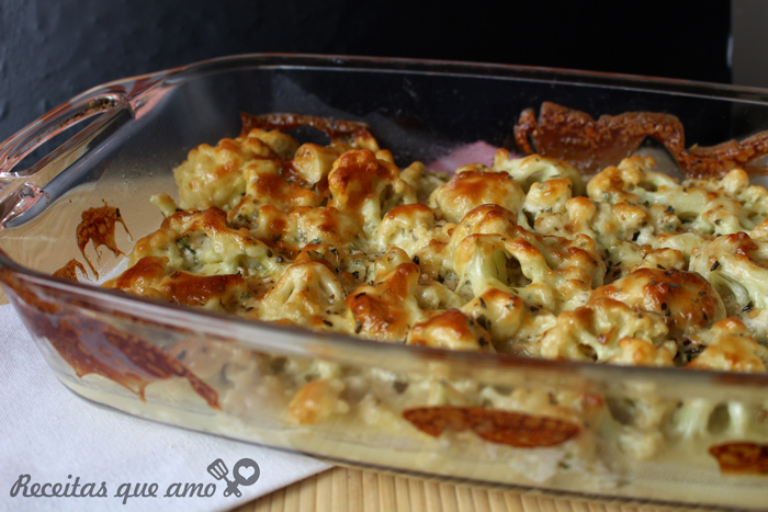 Couve-flor gratinada com queijo Couve-flor gratinada com queijo