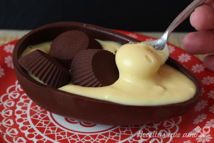 Ovo de colher com dois chocolates