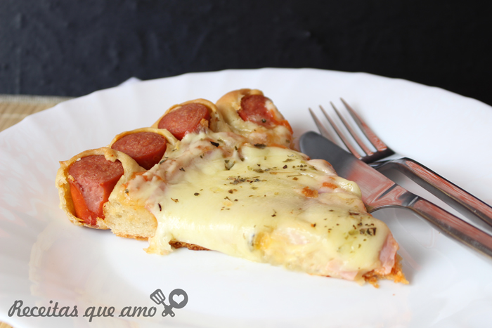 Pizza com borda de salsicha Pizza com borda de salsicha