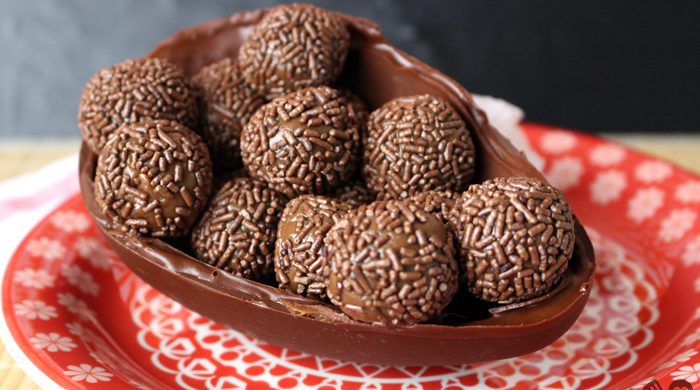 Ovo recheado com brigadeiro