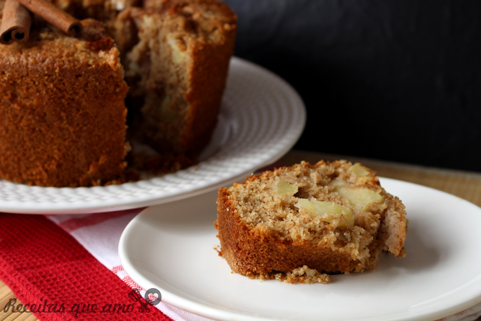 Bolo de maçã, canela e aveia Bolo de maçã, canela e aveia