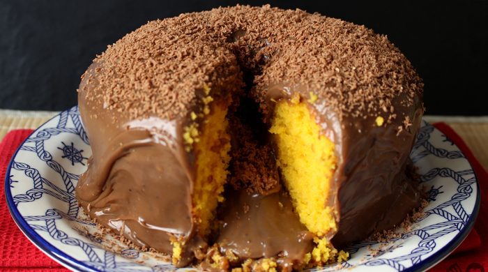 Bolo de cenoura vulcão