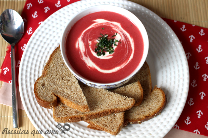 Sopa cremosa de beterraba