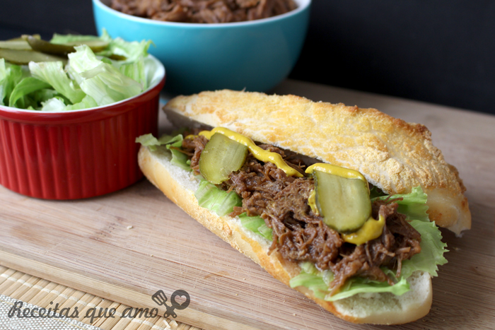 Sanduíche de carne com barbecue picante