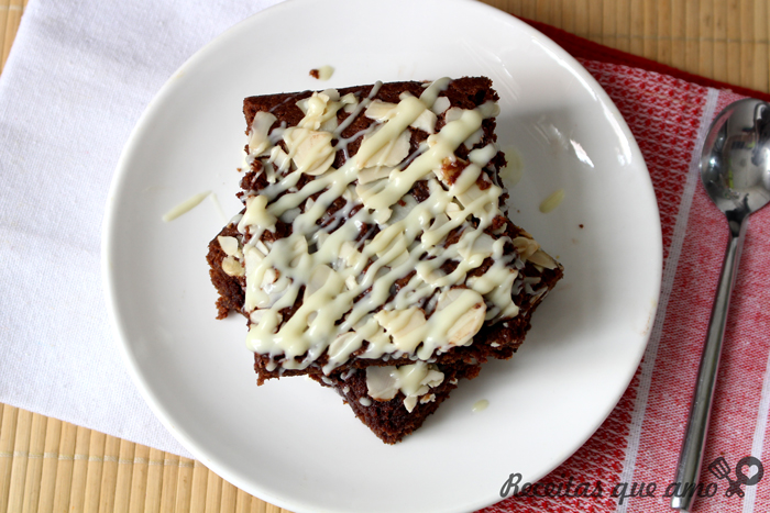 Brownie de chocolate meio amargo com amêndoas